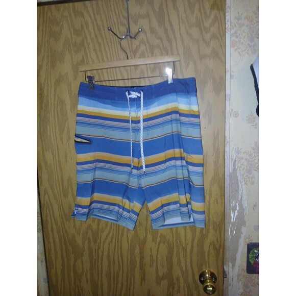 Salty Crew Board Shorts Horizontal Stripes Mens Sz 33x9 Multi Stretch Quick Dry - Picture 1 of 15
